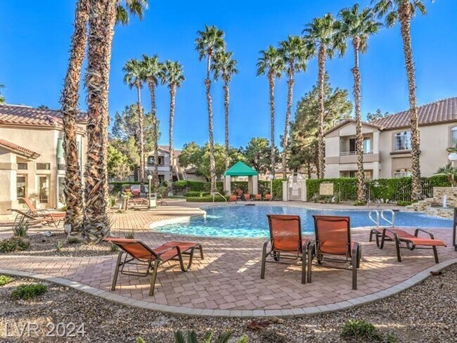 Building Photo - GREEN VALLEY 1ST FLOOR UNIT WITH ATTACHED ...