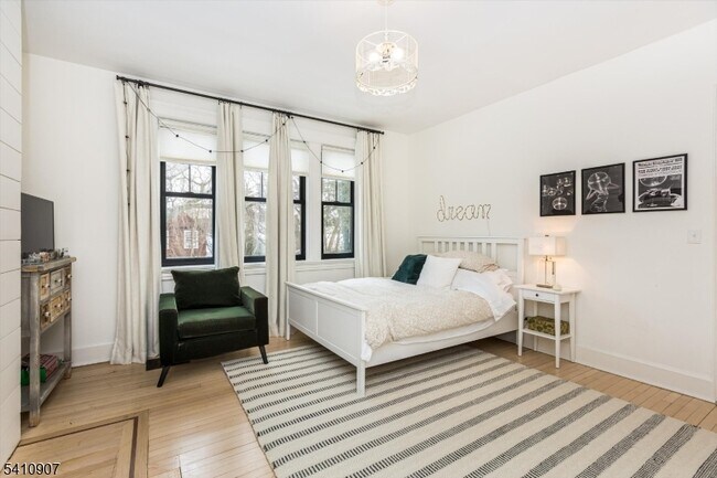 Building Photo - 11 Upper Mountain Ave