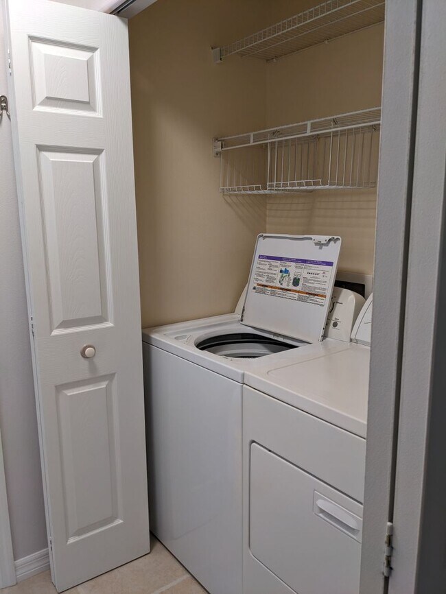 Building Photo - 4063 Center Pointe Pl