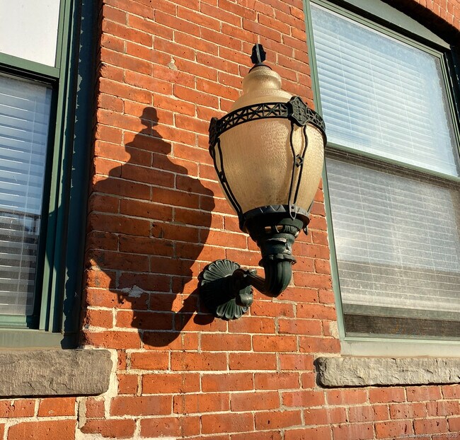 Building Photo - 145 Canal St E