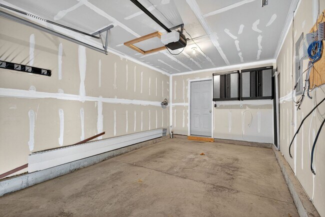 Building Photo - Spacious 3BR Townhome Across From Neighbor...