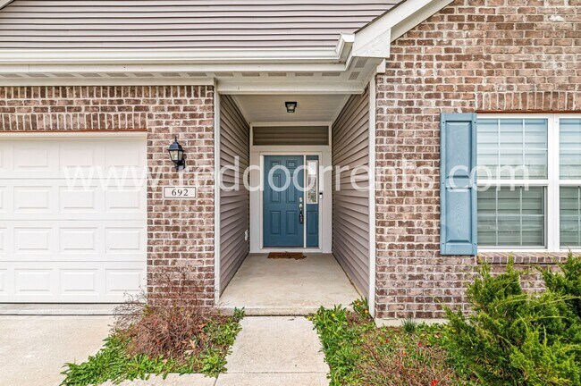 Building Photo - Family-Friendly Fortville Living