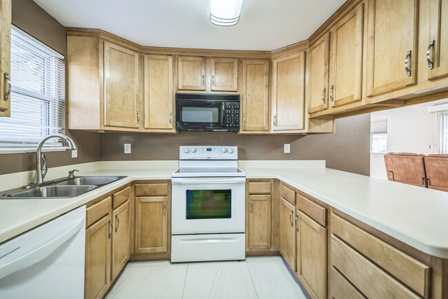 Updated kitchen - 10482 Hoyt St