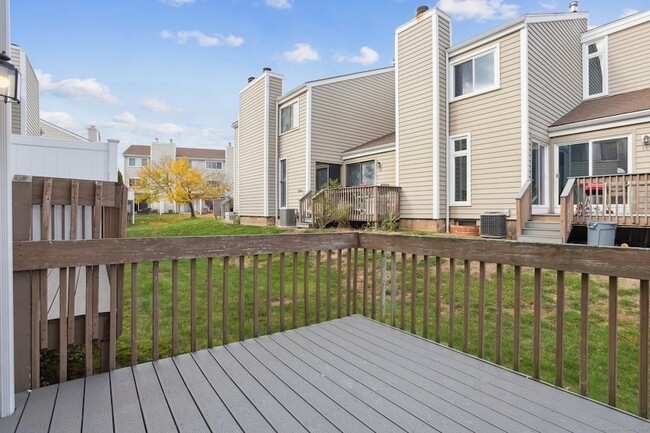 Building Photo - 335 Monticello Dr