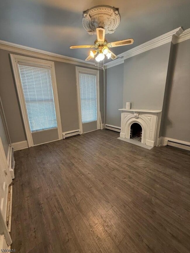 Primary Photo - 61 Lake St