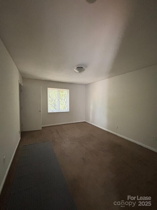 Building Photo - 2026 Harvest Ln