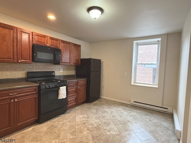 Building Photo - 39 Glenridge Ave