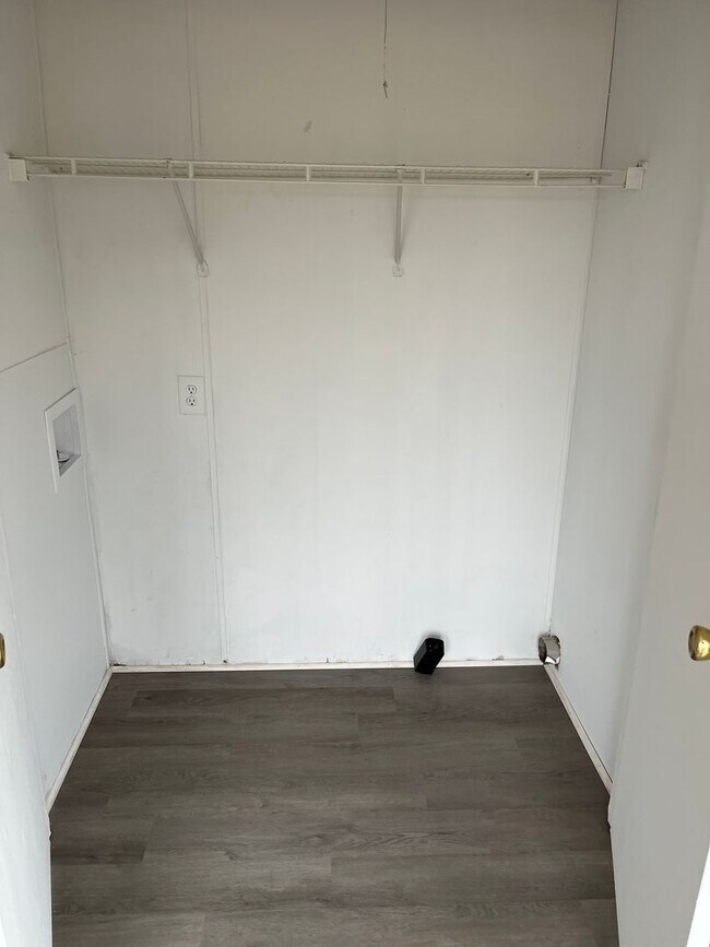 Building Photo - 632 British Rd