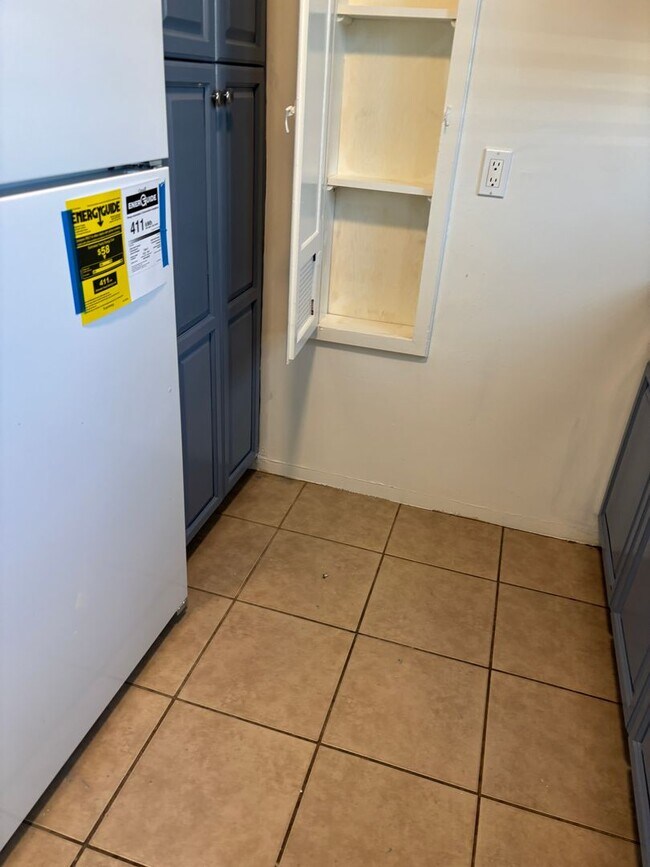 Building Photo - Western, 1151-1153