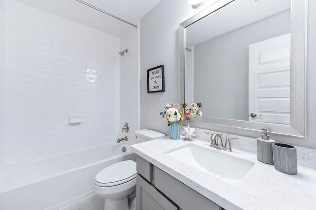 Building Photo - 2022 Groveland Glen Dr