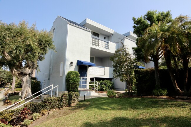 Front Entry - 800 N Juanita Ave