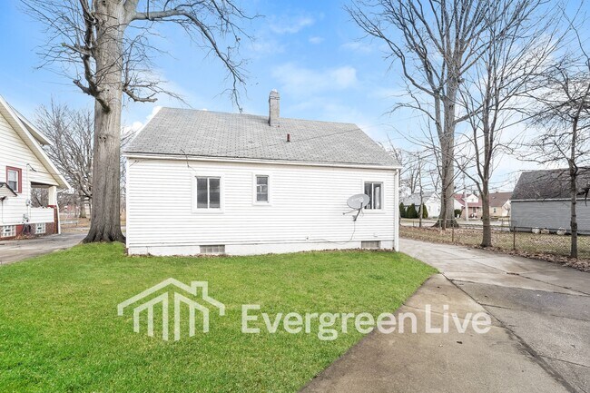 Building Photo - 23200 Blackstone Ave