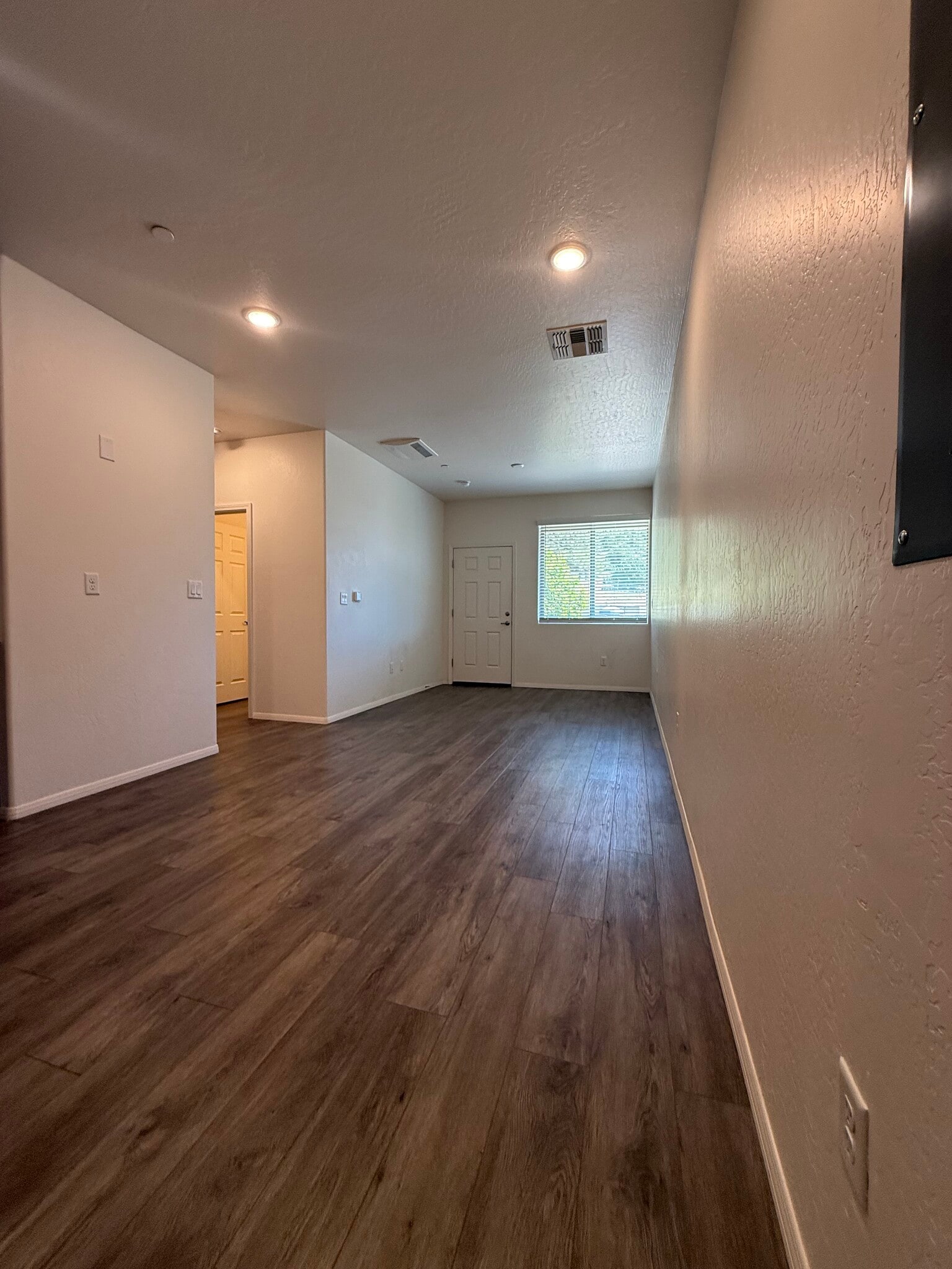 Building Photo - 1650 E Ponderosa Pkwy