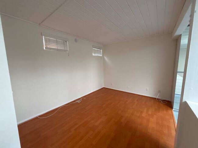 Building Photo - 915 Broadway St