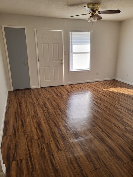 Livingroom - 120 Cindy Ln
