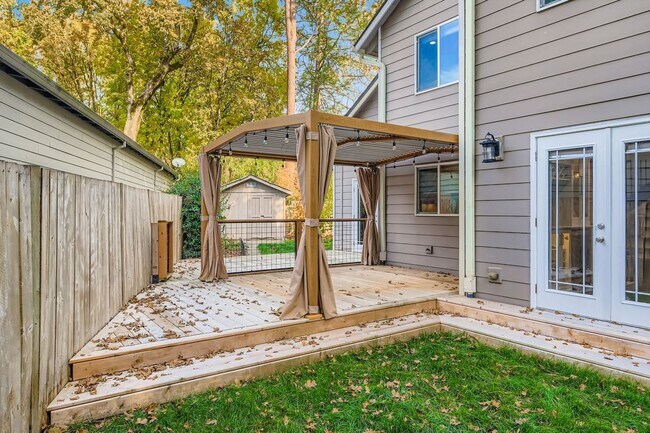 Building Photo - 3BR/3BA Beaverton Home — Central A/C, Vaulted Ceilings, Fenced Yard & 2-Car Garage | No HOA