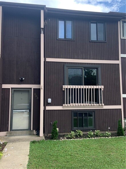 Building Photo - 203 Parkwood Dr