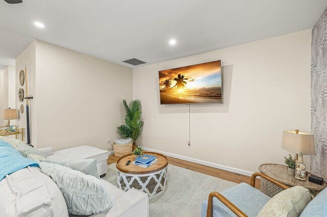 Building Photo - 10703 Del Prado Dr S