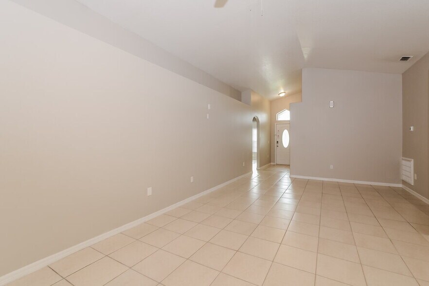 Building Photo - 141 Seville Pointe Ave