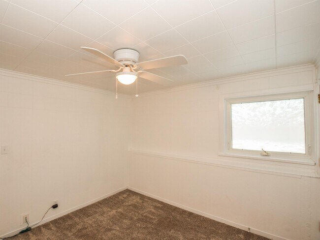 Building Photo - 143 S State St