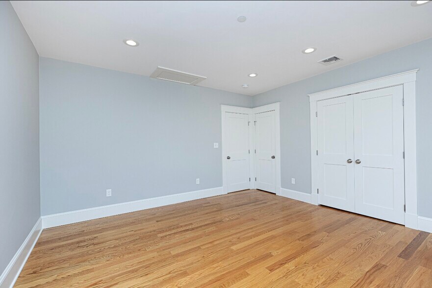 Building Photo - 4 East St