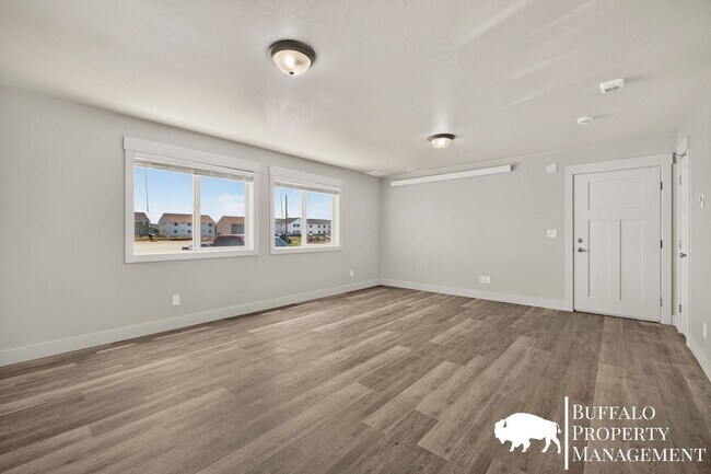 Building Photo - 6289 N Silver Fox Rd