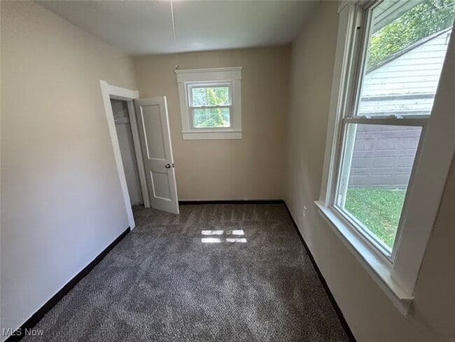 Building Photo - 218 Gates Ave