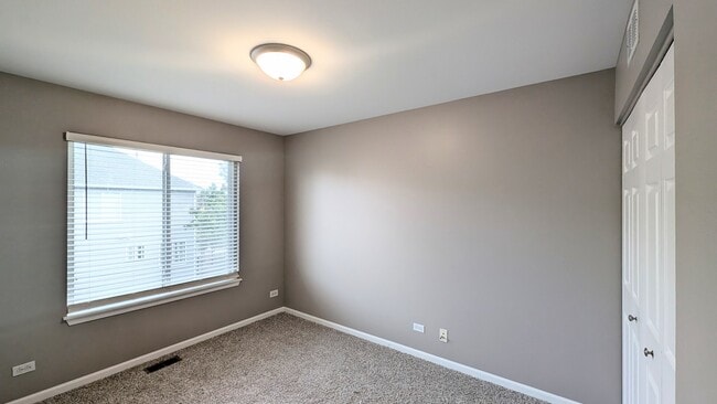 Building Photo - 14527 Patriot Square Dr E