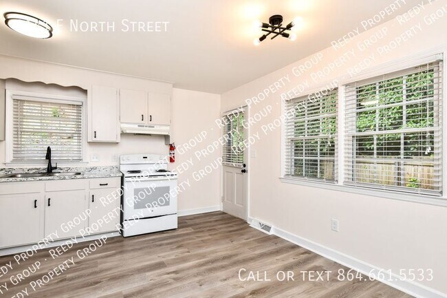 Building Photo - 3141 E North St