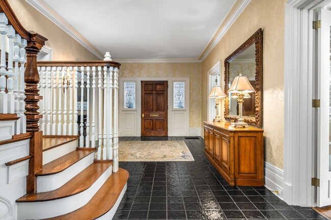 Building Photo - 5135 Ellsworth Ave