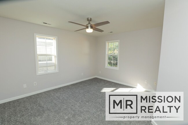 Building Photo - -- 3 BED 2 BATH HOME IN POPULAR NORTH SIDE --