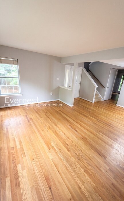 Building Photo - 3 Bed/3.5 Bath Townhome with Fenced Yard / Available Now!