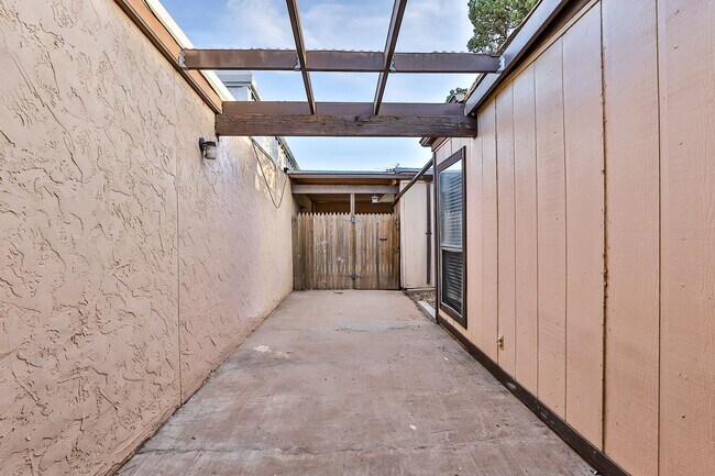 Building Photo - 1/2 Off 1st months rent