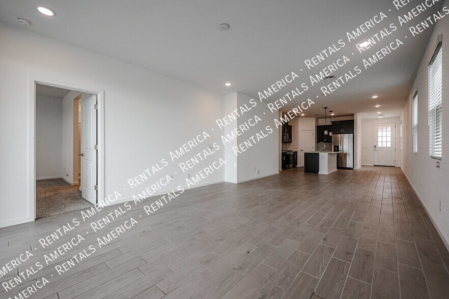 Building Photo - 40322 W Hillman Dr