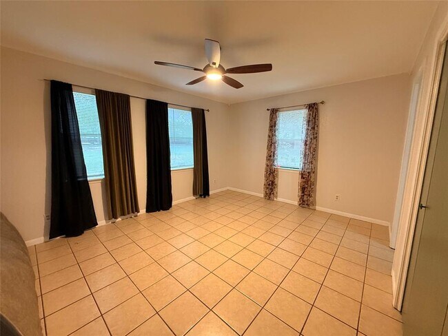 Building Photo - 121 Lba Dr