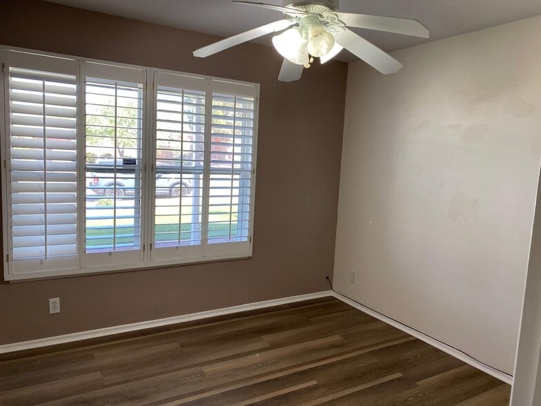 Building Photo - 220 Stratus Rd