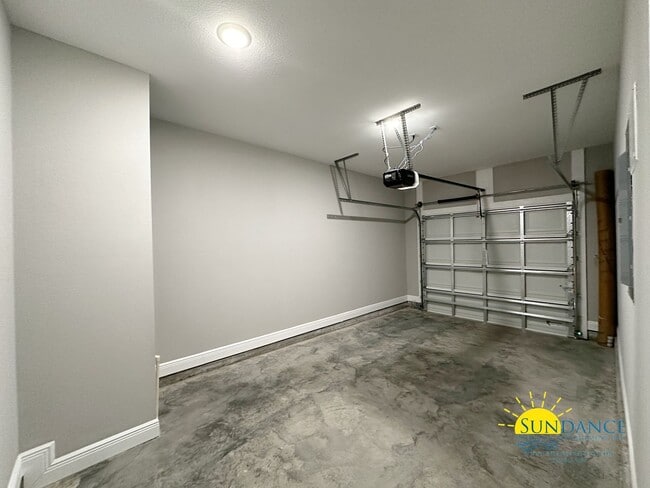 Building Photo - Charming 3 Bedroom Townhome in the heart of Fort Walton Beach!