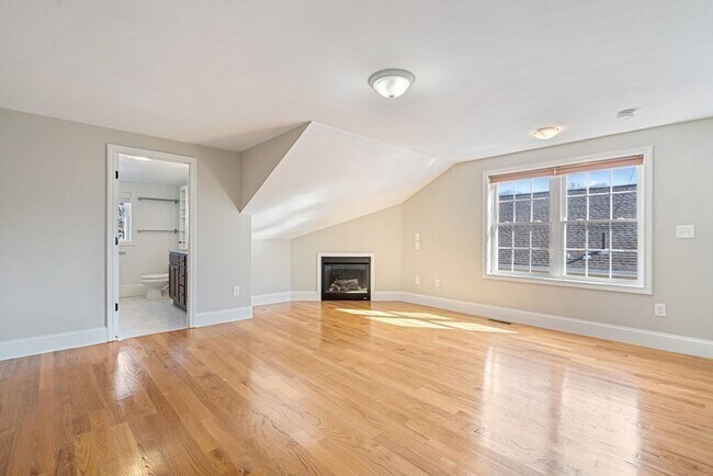 Building Photo - 220 White St