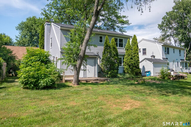 Building Photo - 40 Kingsbury Ln