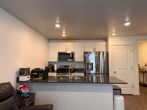 Building Photo - 3 Bedroom/2 Bathroom home in Saratoga Springs