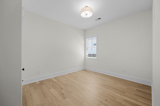 Building Photo - 136 McCowat St