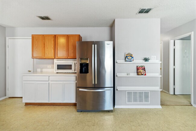 Building Photo - 6717 Waterhill Ln