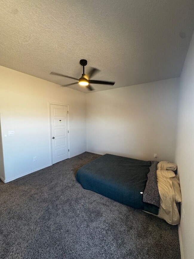 Building Photo - Newer 3 Bed / 2 Bath Home (Built 2024) in Los Lunas