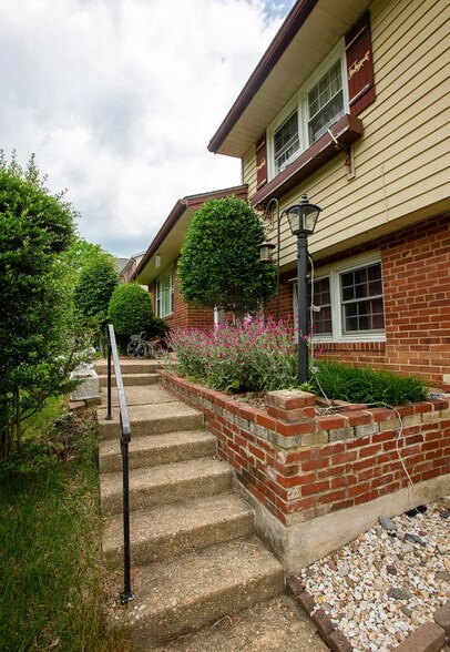 Building Photo - 6741 Bostwick Dr