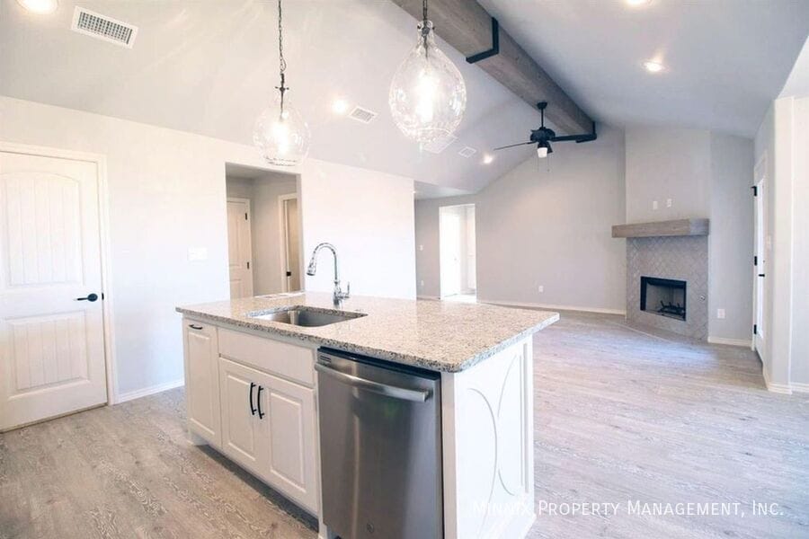 Building Photo - 5840 Lehigh St