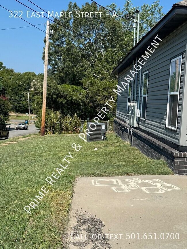 Building Photo - 322 E Maple St