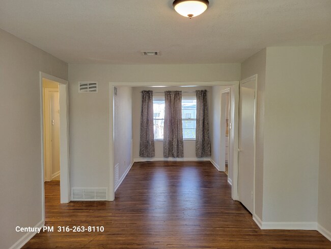 Building Photo - 219 S St Paul St