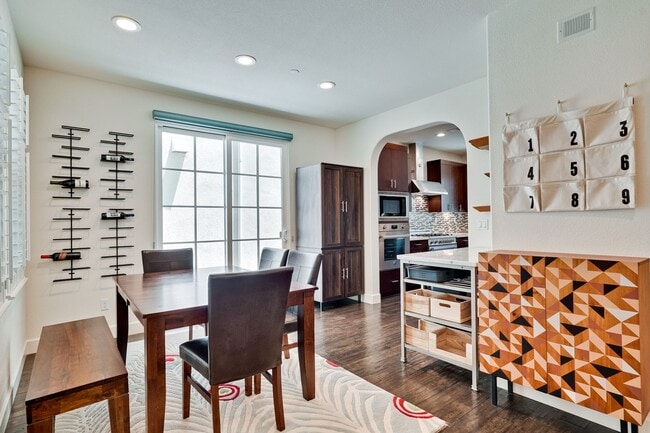 Building Photo - Modern Townhome in Prime Location — Walkab...