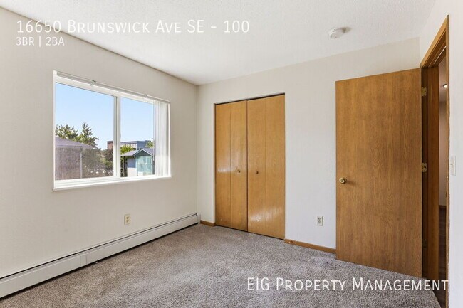 Building Photo - 16650 Brunswick Ave SE