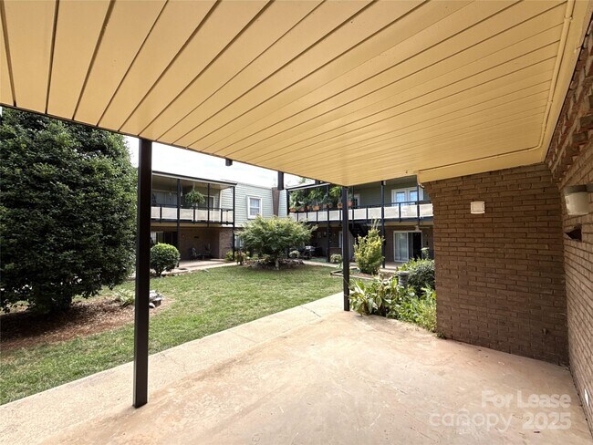 Building Photo - 2610 Park Rd